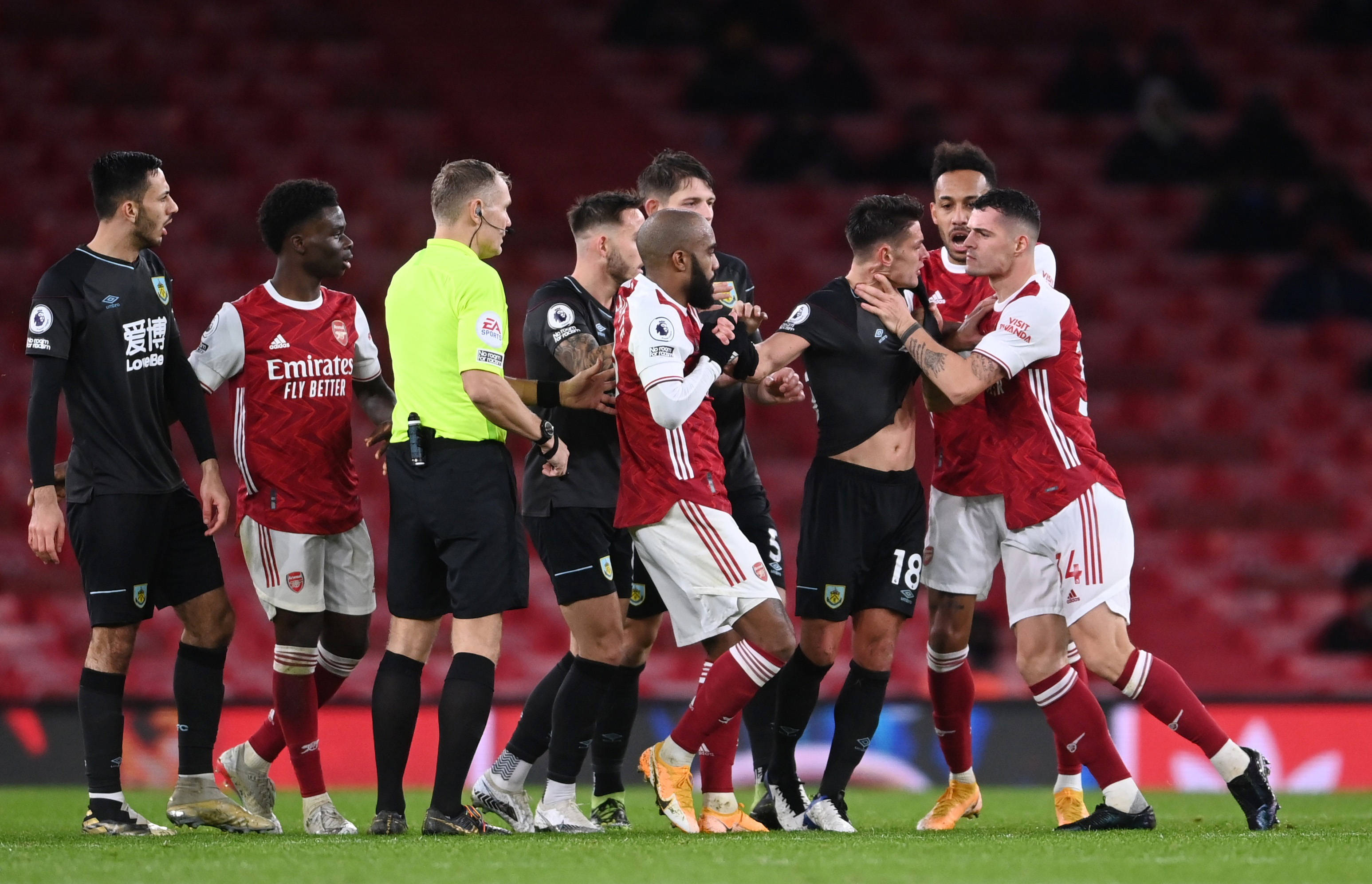 疑吸引了众 疑吸引了众